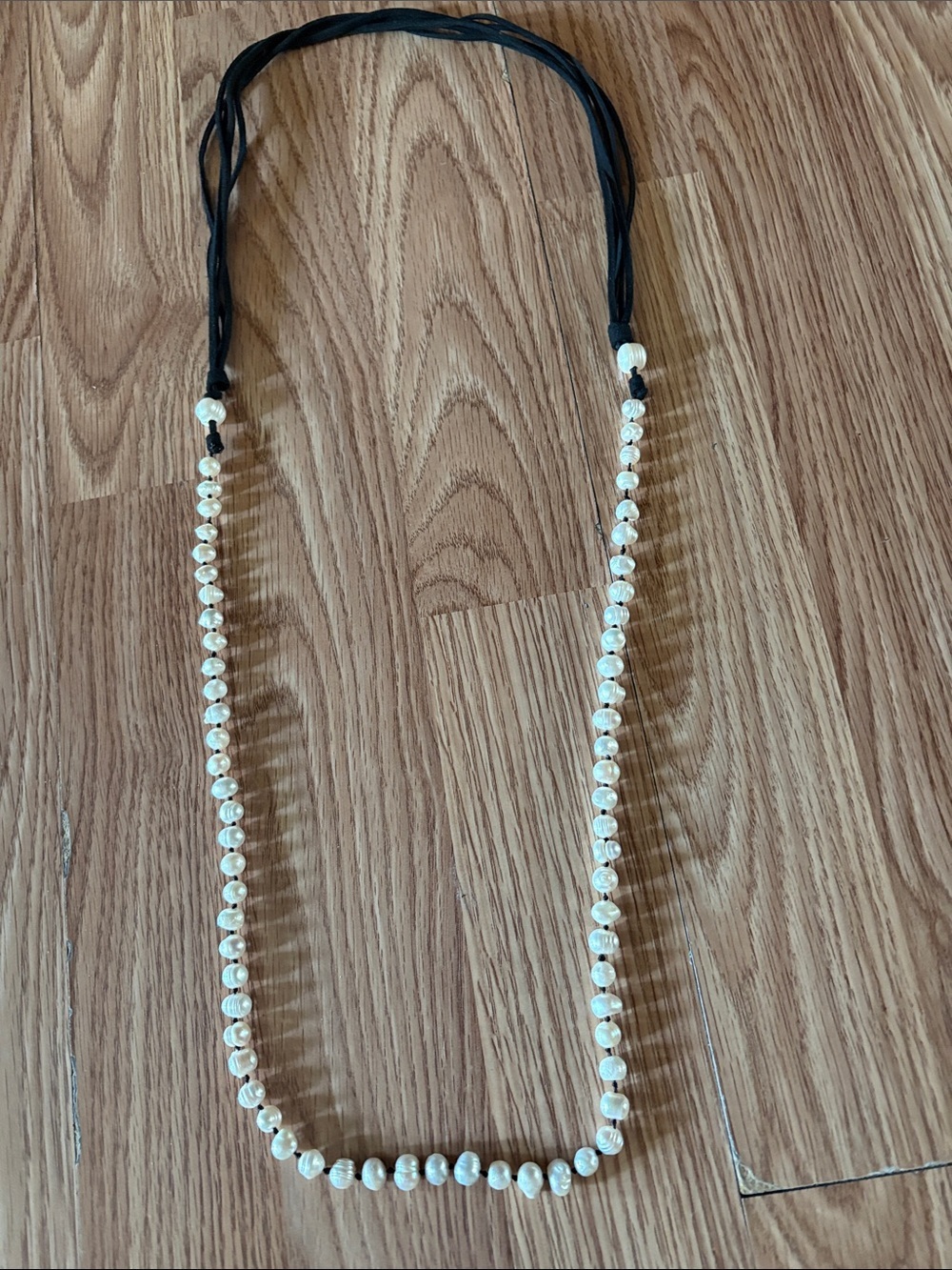 VINTAGE BAROQUE NATURAL FRESHWATER WHITE BEADED BLACK VELVET CORDED 42" NECKLACE